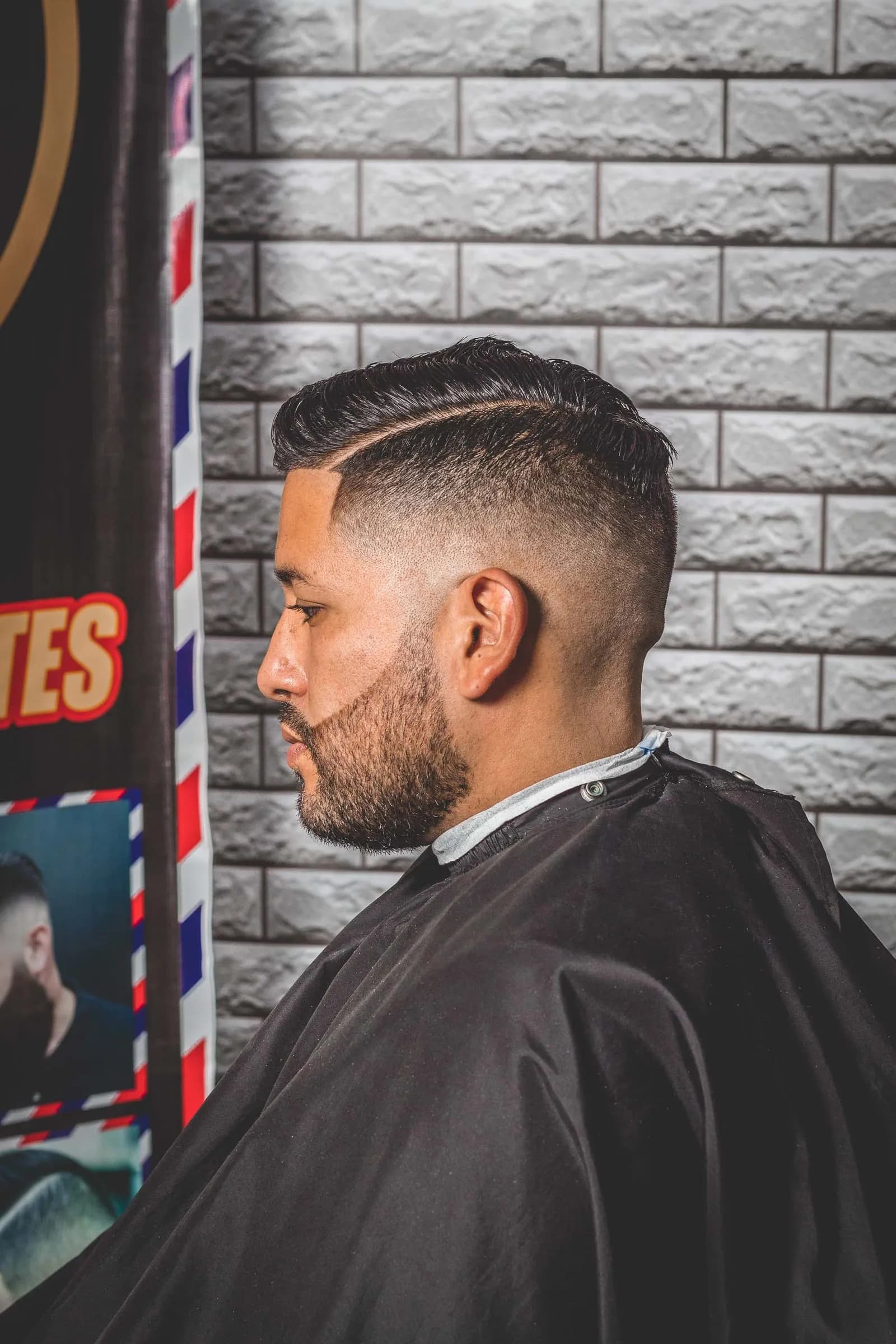 Degradado medio con barba perfilada